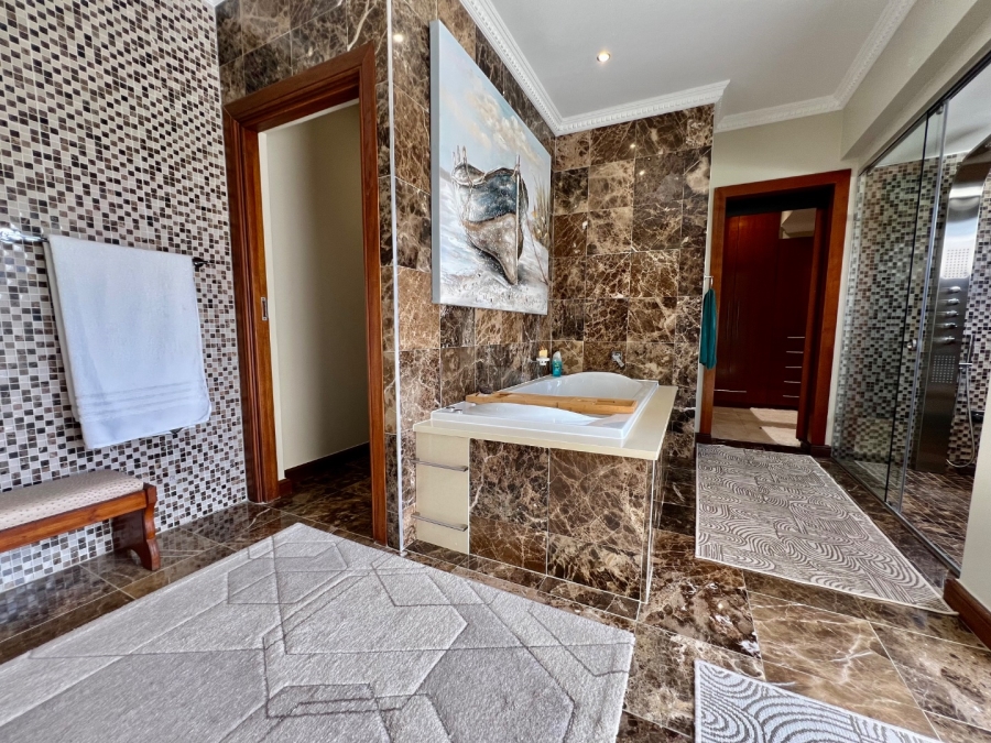 5 Bedroom Property for Sale in Oubaai Western Cape
